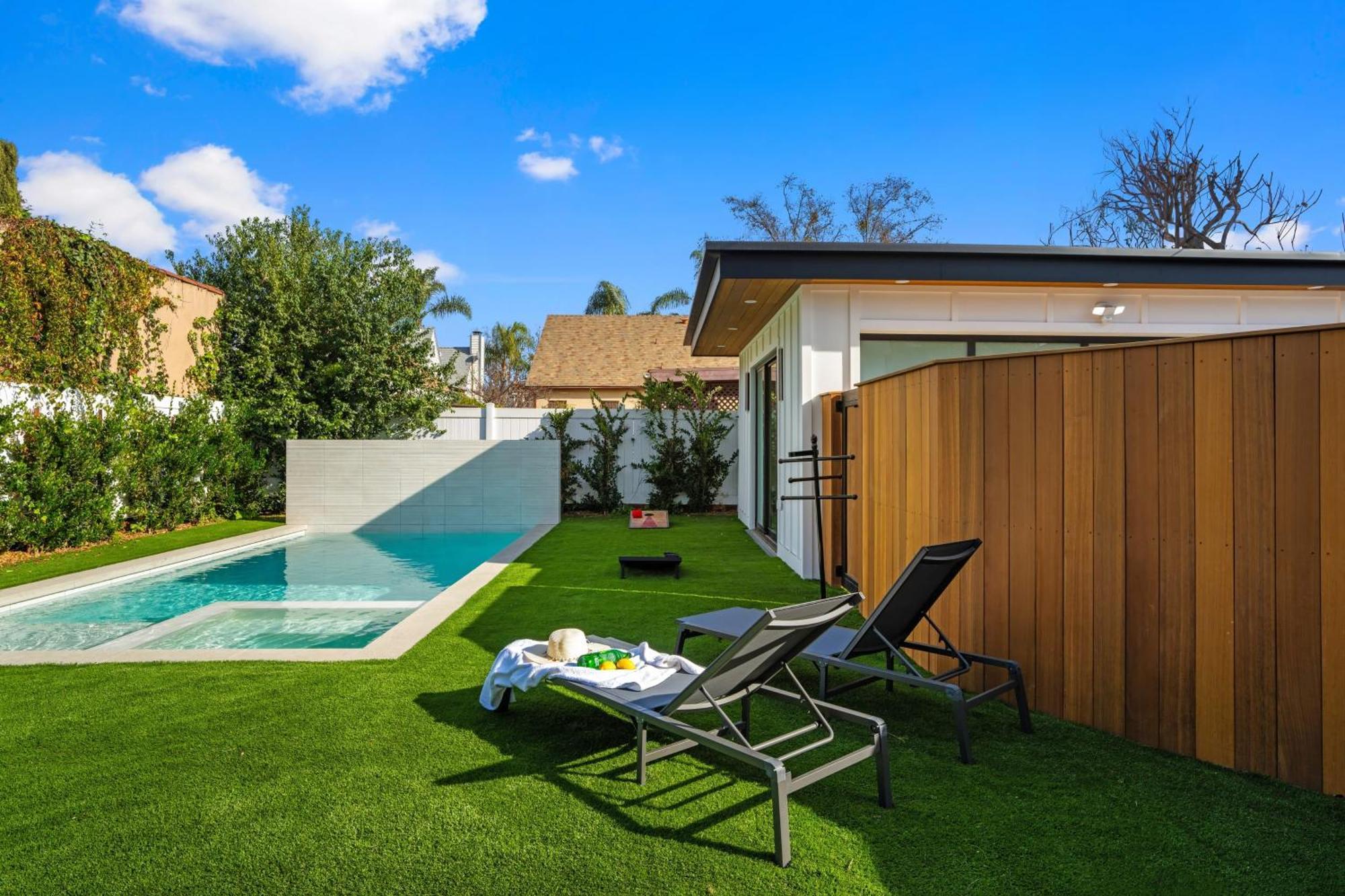 Ogden Oasis By Avantstay Pool Hot Tub Large Yard Steps To Melrose Avenue Los Angeles Exterior photo